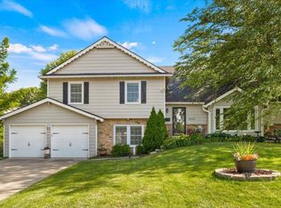 9135 Somerset Dr, Overland Park, KS 66207