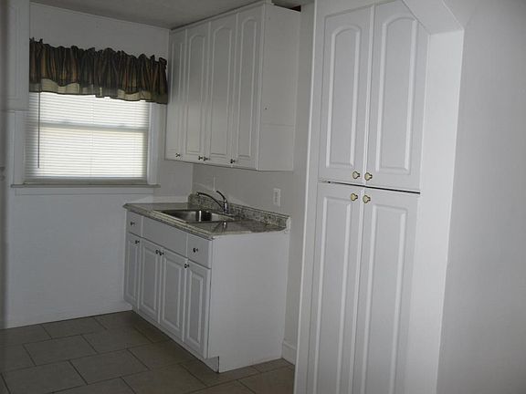 3rd image of 3565 Gloria St