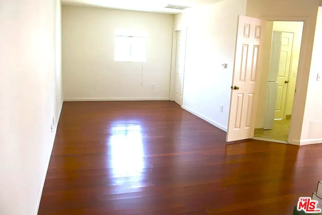 2 bed, 2.0 bath, 950 sqft, $2,650 — Photo 4