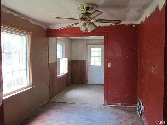 3rd image of 4541 Holman Ln