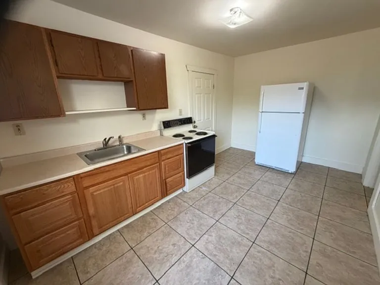210 N Liberty St — Photo 3