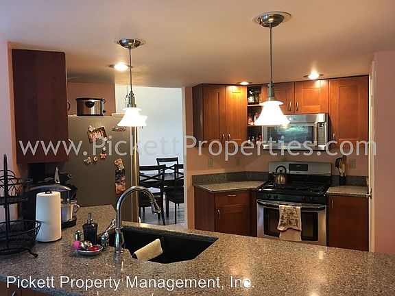 4th image of 1364 NW Bartlett Ct