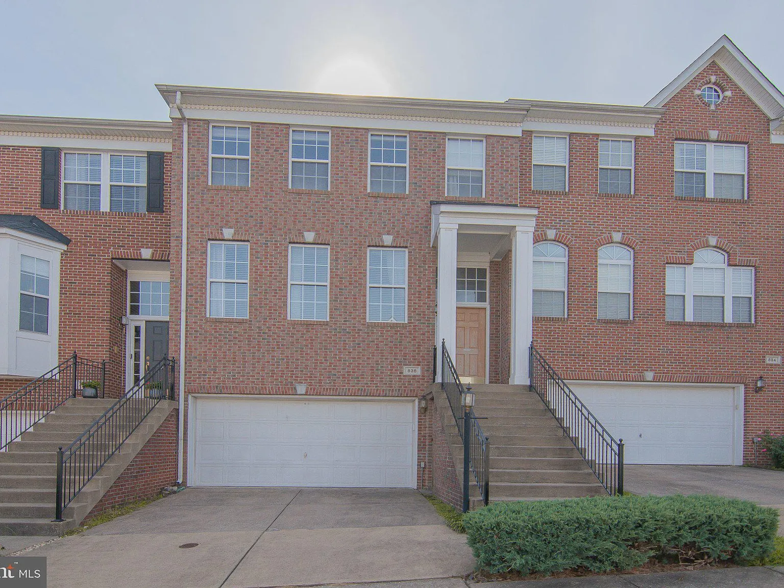 3 bed, 3.5 bath, 2426 sqft, $3,450 — Photo 1