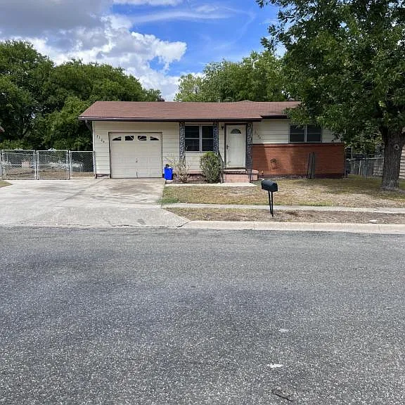 2104 Terrace Dr — Photo 1