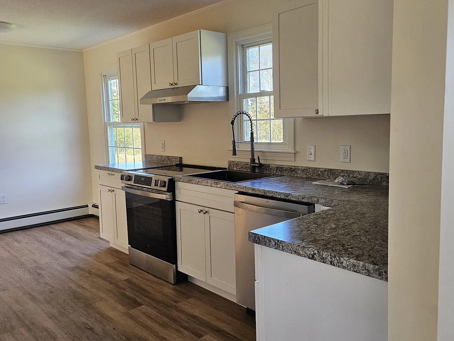 2 bed, 1000 sqft, $2,000 — Photo 2