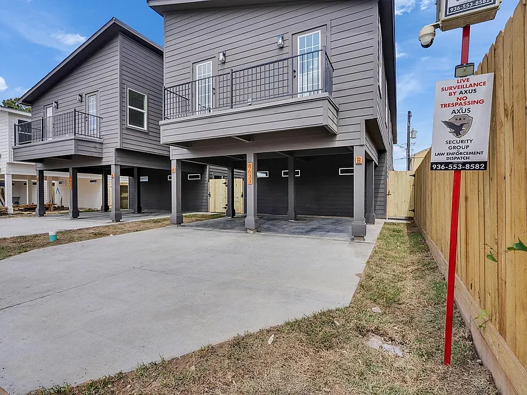 8633 Homewood Ln #A — Photo 2