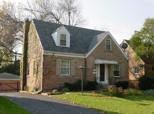 1212 Manchester Rd, Wheaton, IL 60187