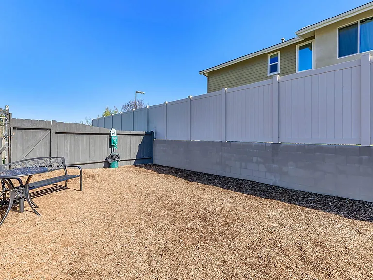 Town and Country Garden Apartments — Photo 24
