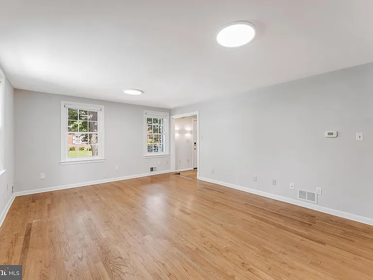 1005 N Lebanon St — Photo 14