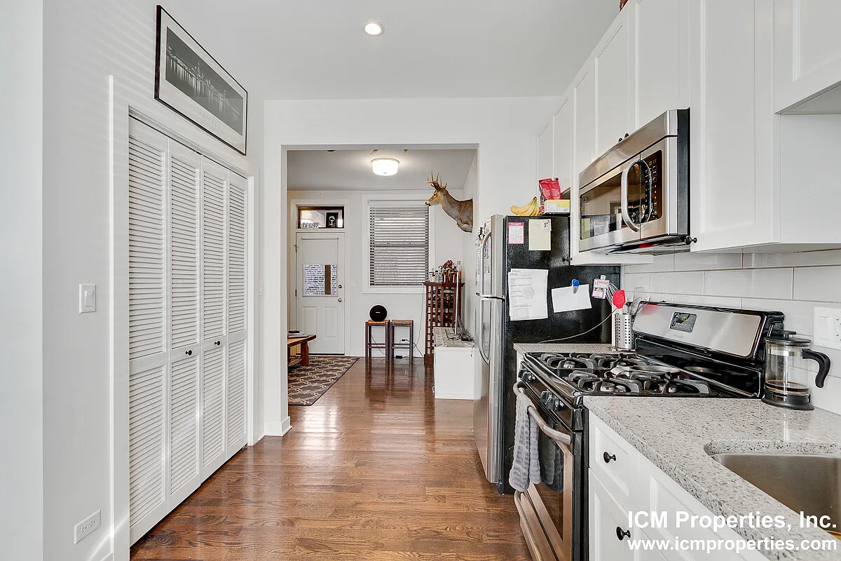 Building Photo - 1614 W Belle Plaine Ave #2