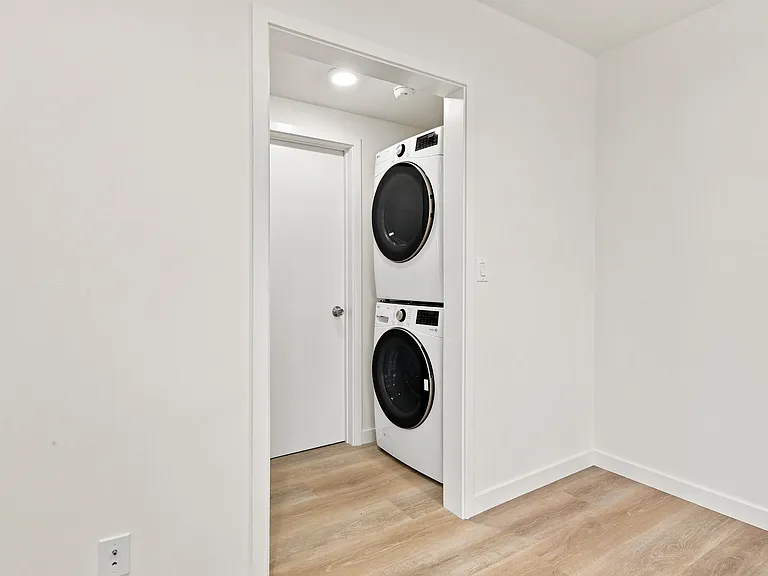 212 S Jackson St #3 — Photo 5