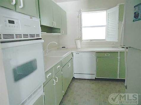 3rd image of 313 Greenbrier Dr