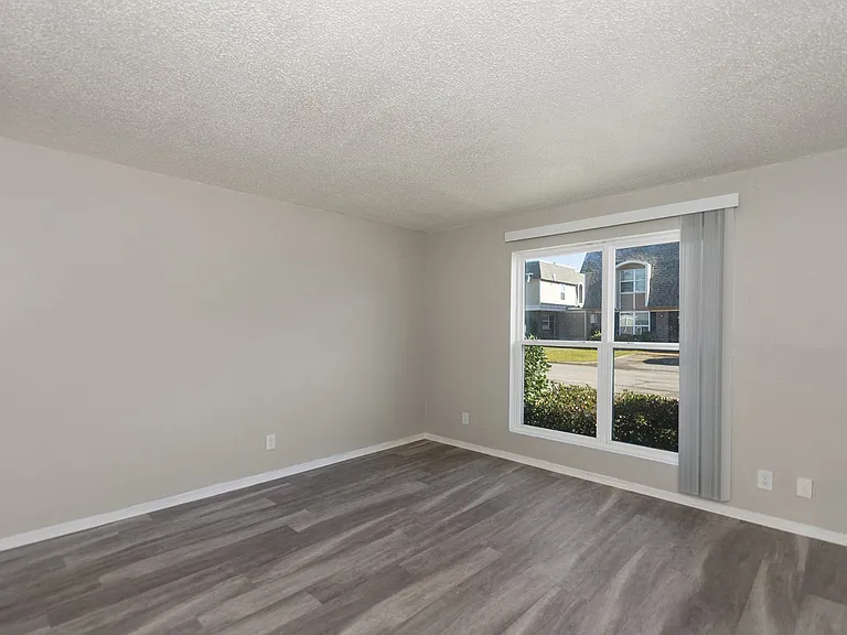 Ravenwood Apartments — Photo 11