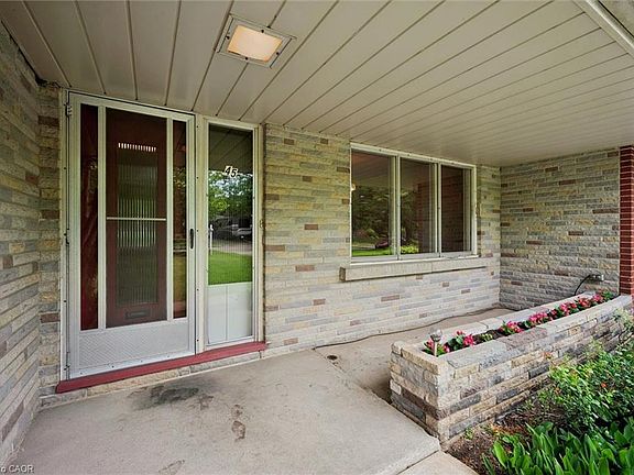4th image of 45 Waverley Dr