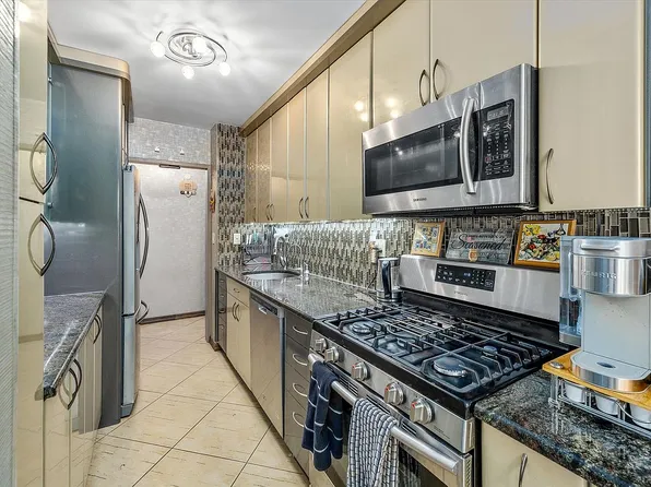 2942 W 5th St APT 2J, Brooklyn, NY 11224