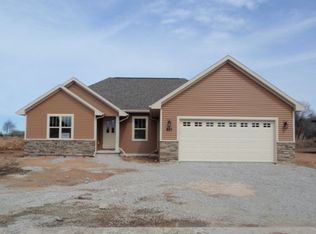 620 Castlestone Ct, Oneida, WI 54155