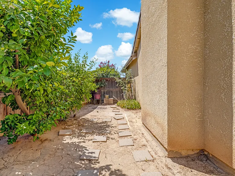 8582 N Garden Ave — Photo 48