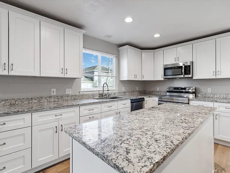 5357 E Hamilton Ave — Photo 11