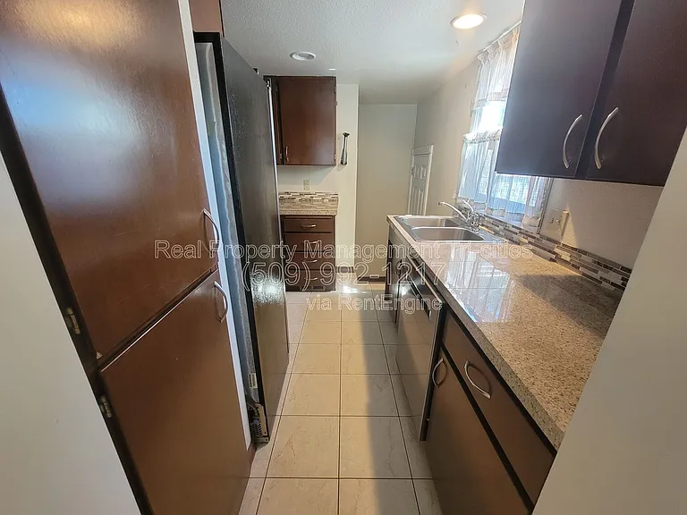 414 Douglass Ave — Photo 9
