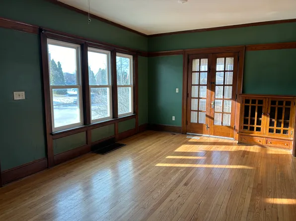 228 14th St NE, Cedar Rapids, IA 52402