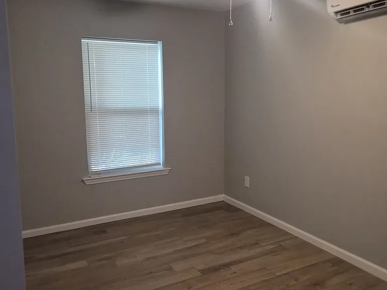 640 Roosevelt Dr #B — Photo 7