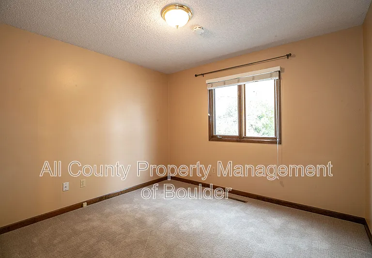 470 W Sutton Cir — Photo 18