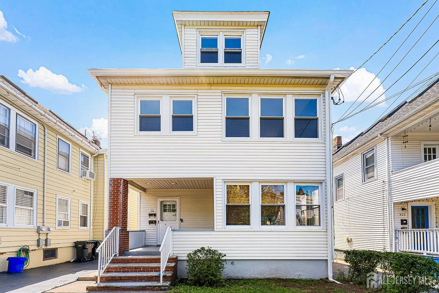 3 bed, 1.0 bath, 1300 sqft, $3,000 — Photo 2