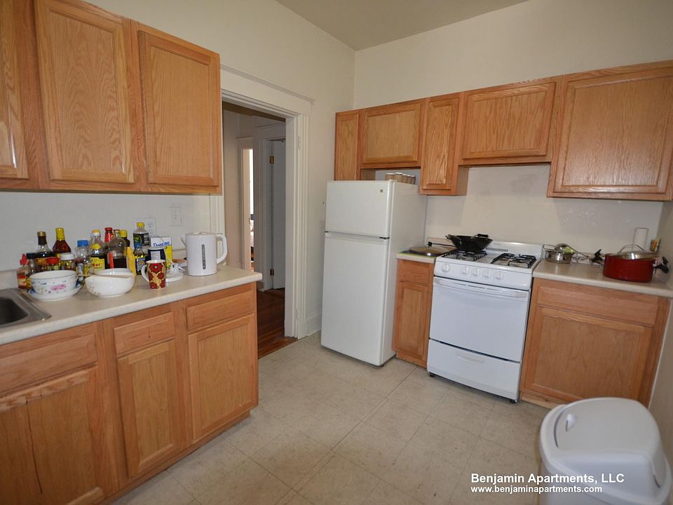 2nd image of 1350 Commonwealth Ave #17IG