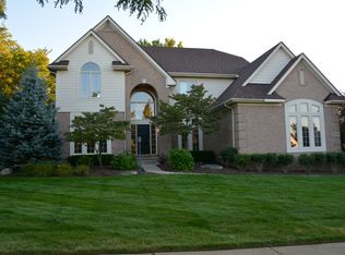 45549 Bristol Cir, Novi, MI 48377