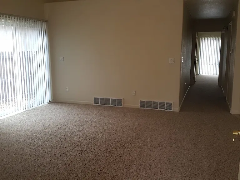 925 Meadows Ave #A — Photo 2