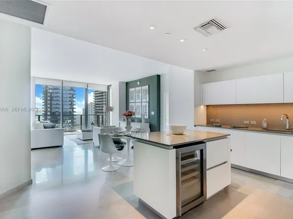 88 SW 7th St APT 2505, Miami, FL 33130