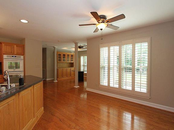 3rd image of 1513 River Oaks Dr