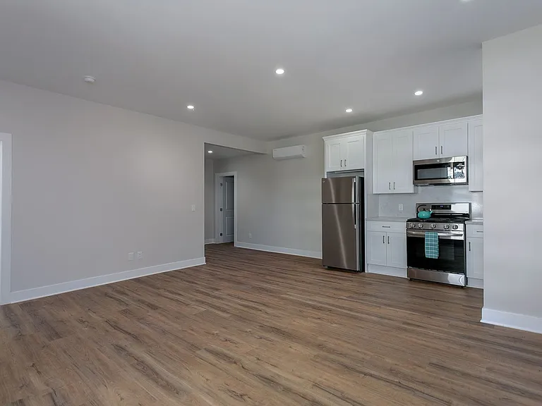 149 S Los Robles Ave — Photo 45