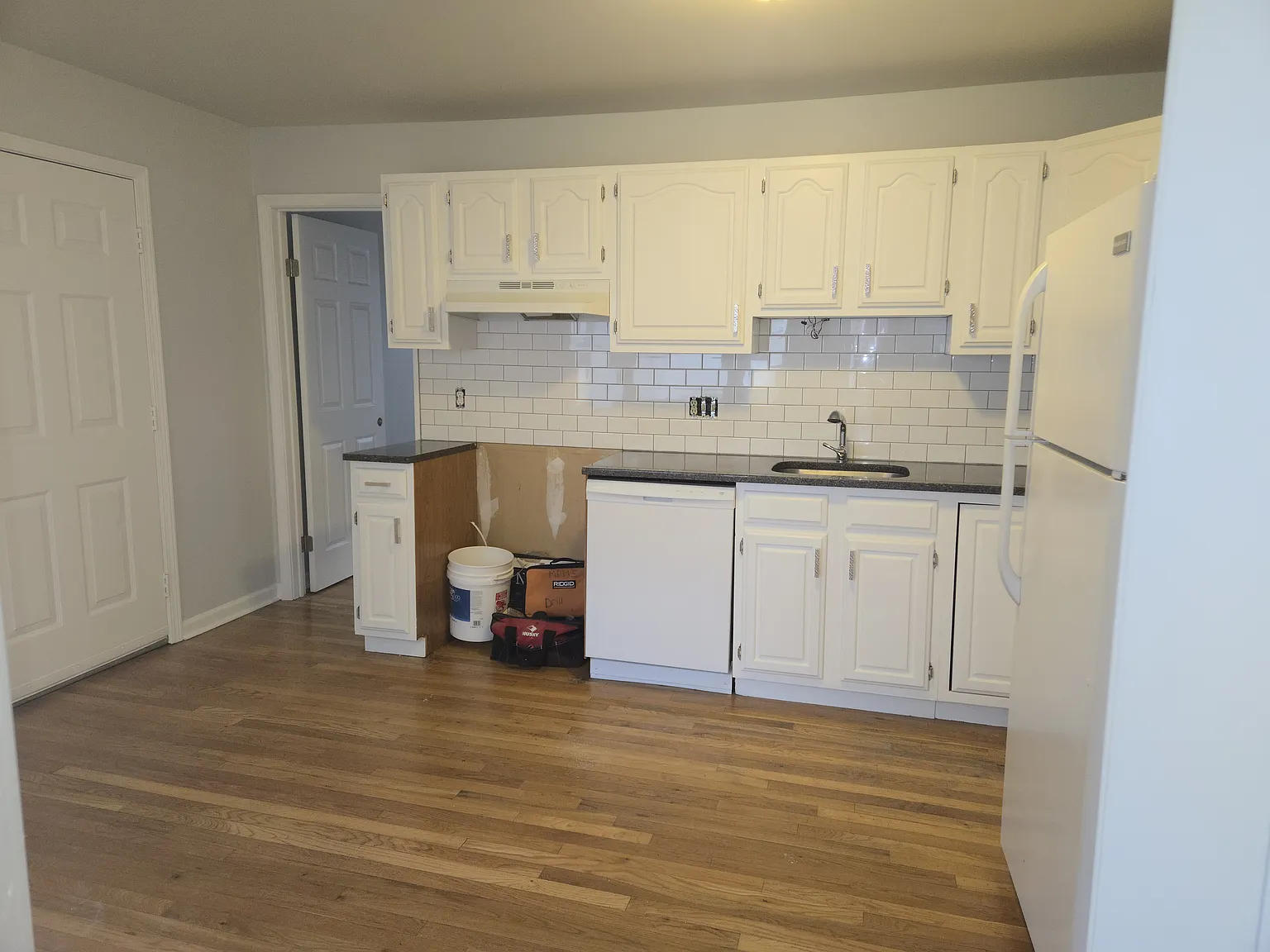3 bed, 2.5 bath, 1956 sqft, $6,500 — Photo 4