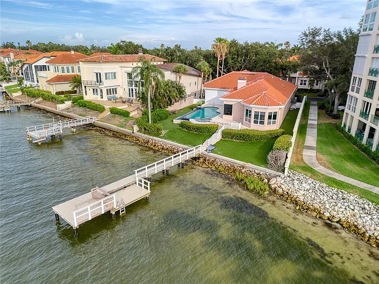 4709 Dolphin Cay Ln S — Photo 20