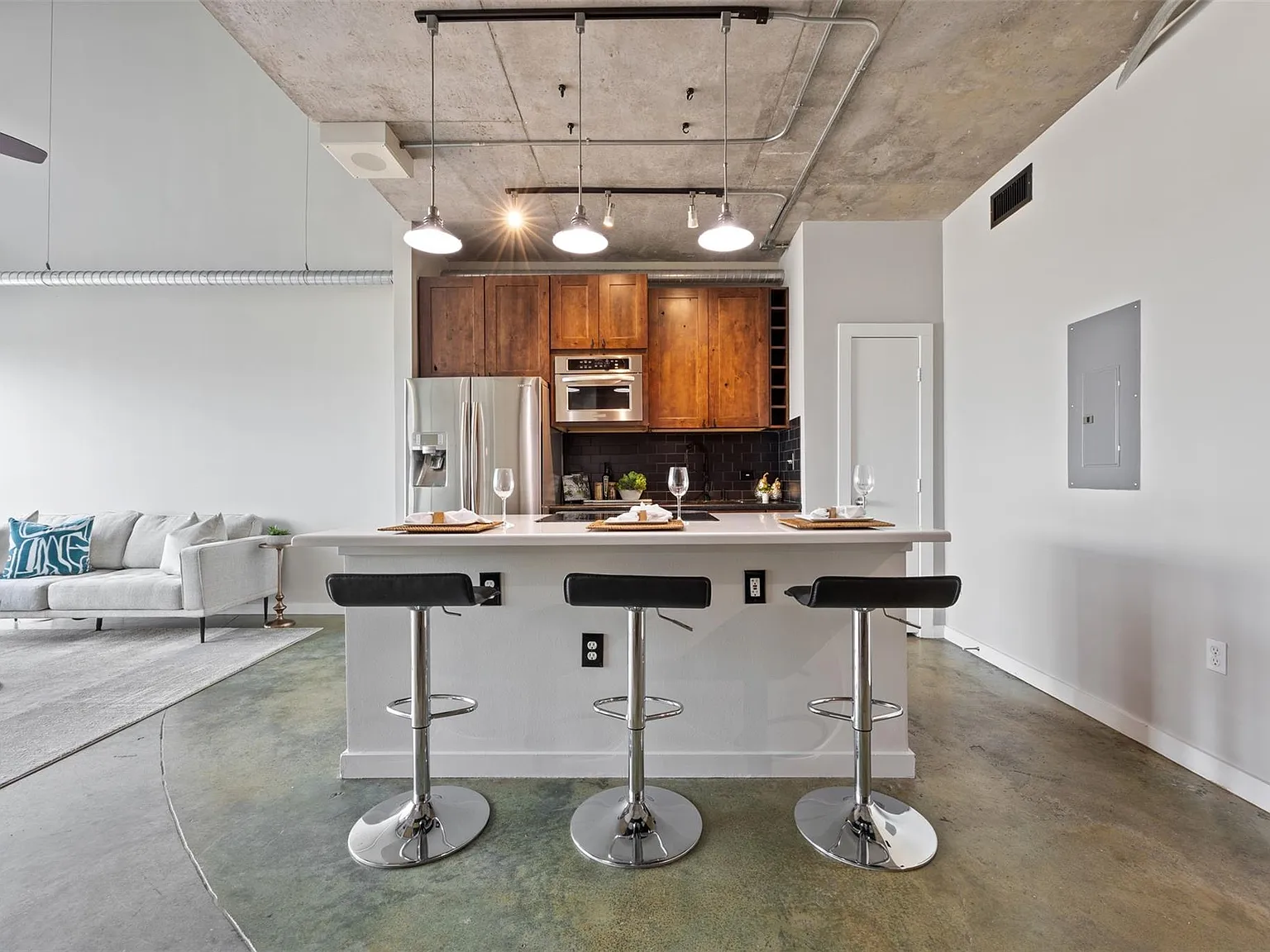 2 bed, 2.0 bath, 1884 sqft, $3,300 — Photo 3