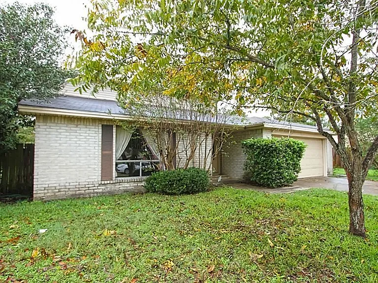 24123 Bassett Hall Ln — Photo 2