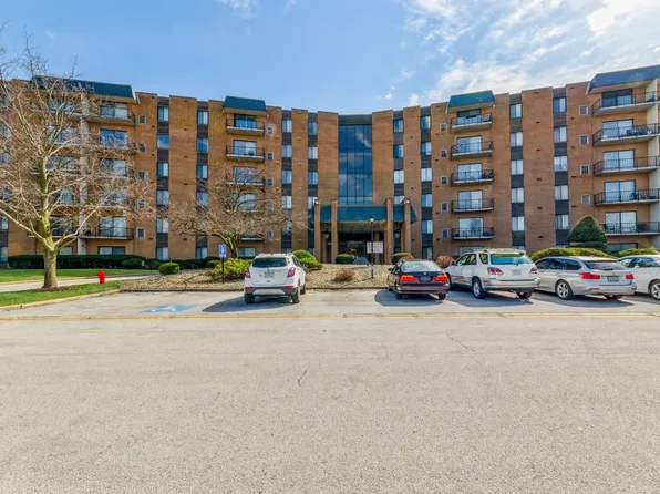 900 W Sunset Dr APT 416, Glenwood, IL 60425