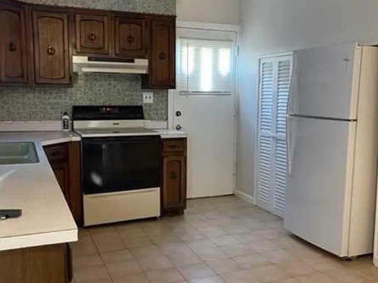 333 Lacey Dr — Photo 6