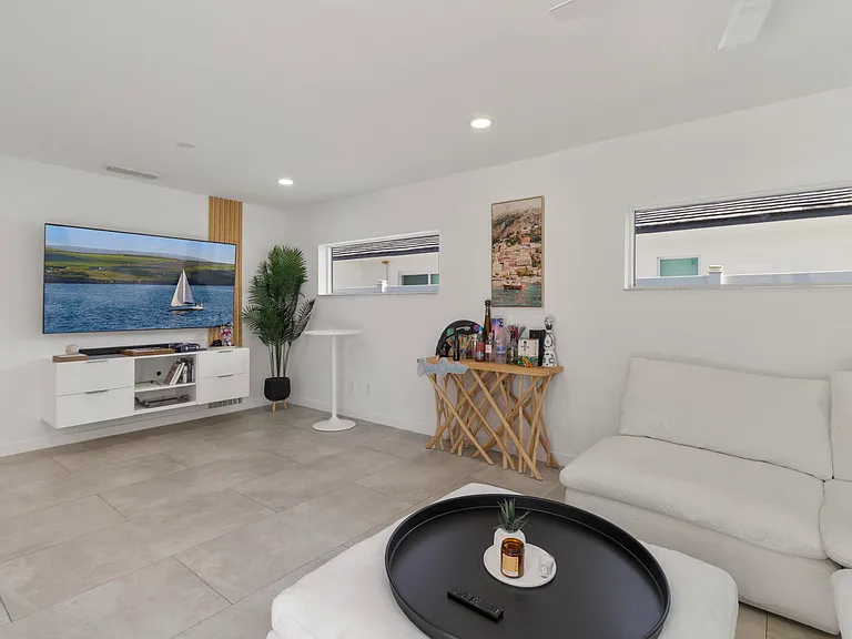21303 NE 18th Pl — Photo 11
