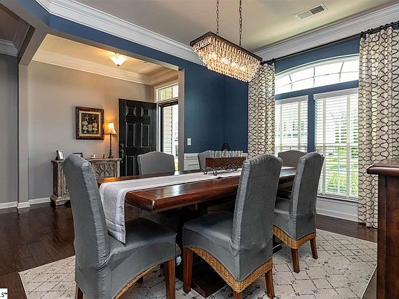 4th image of 207 Chapel Hill Ln