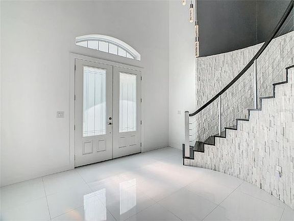 5th image of 2413 Nightingale Ln