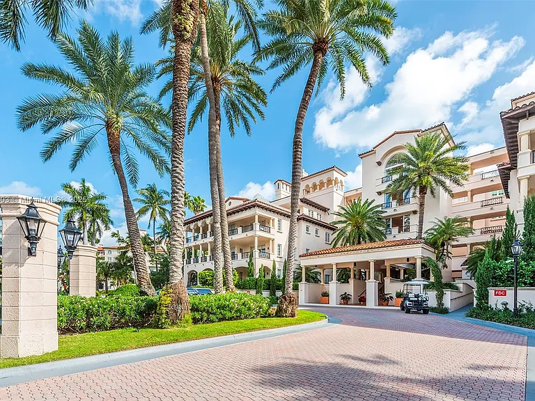 19253 Fisher Island Dr #19253 — Photo 43