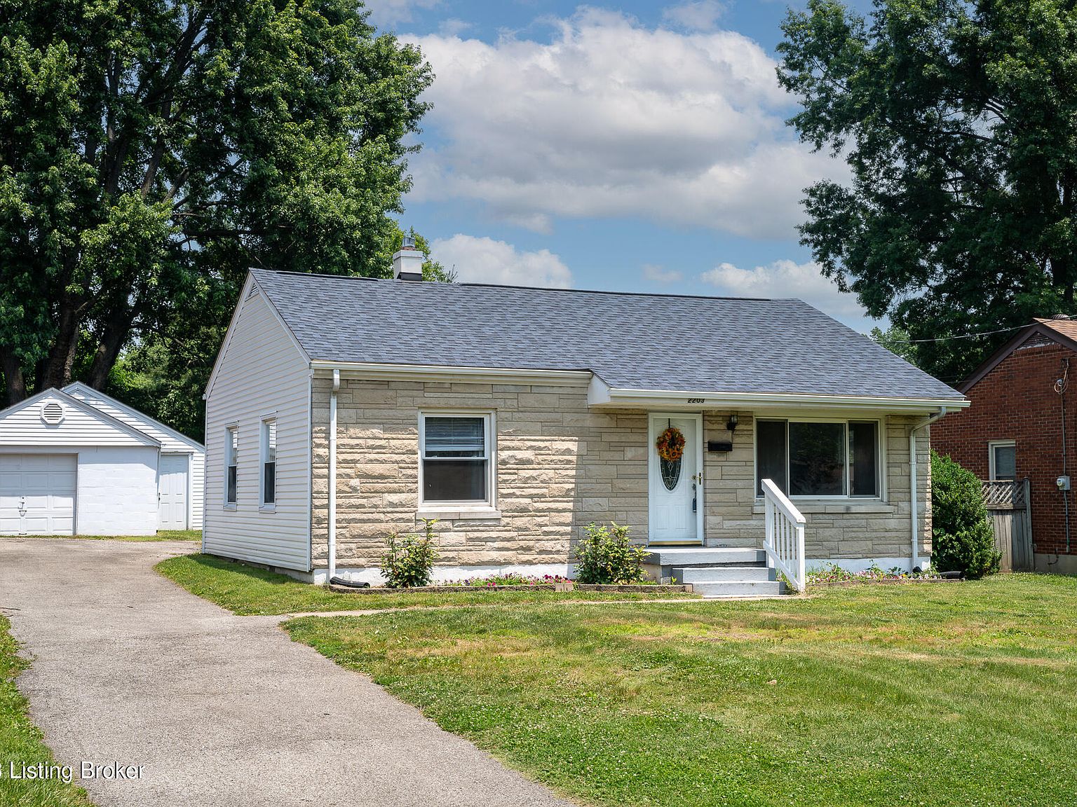 2203 Cottage Ln, Shively, KY 40216 Zillow
