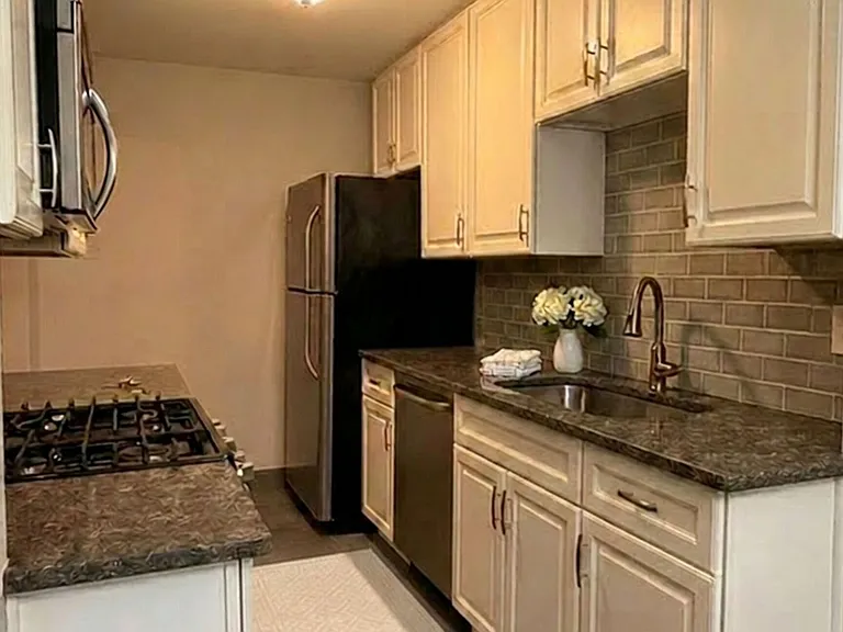 1000 Knapps Hwy #14 — Photo 5