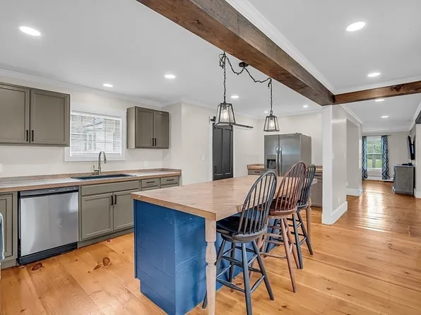 102 King St, Orange, MA 01364