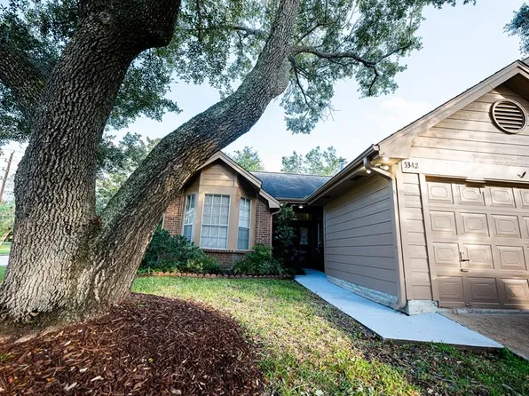3342 S Country Meadows Ln, Pearland, TX 77584