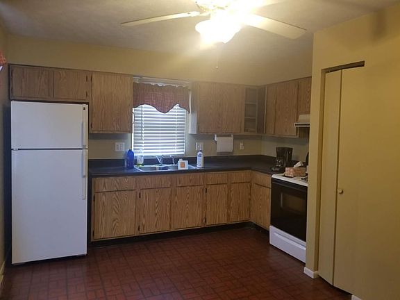 3rd image of 104 Andrew Ct E