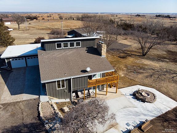 4th image of 3455 S Crest Ln