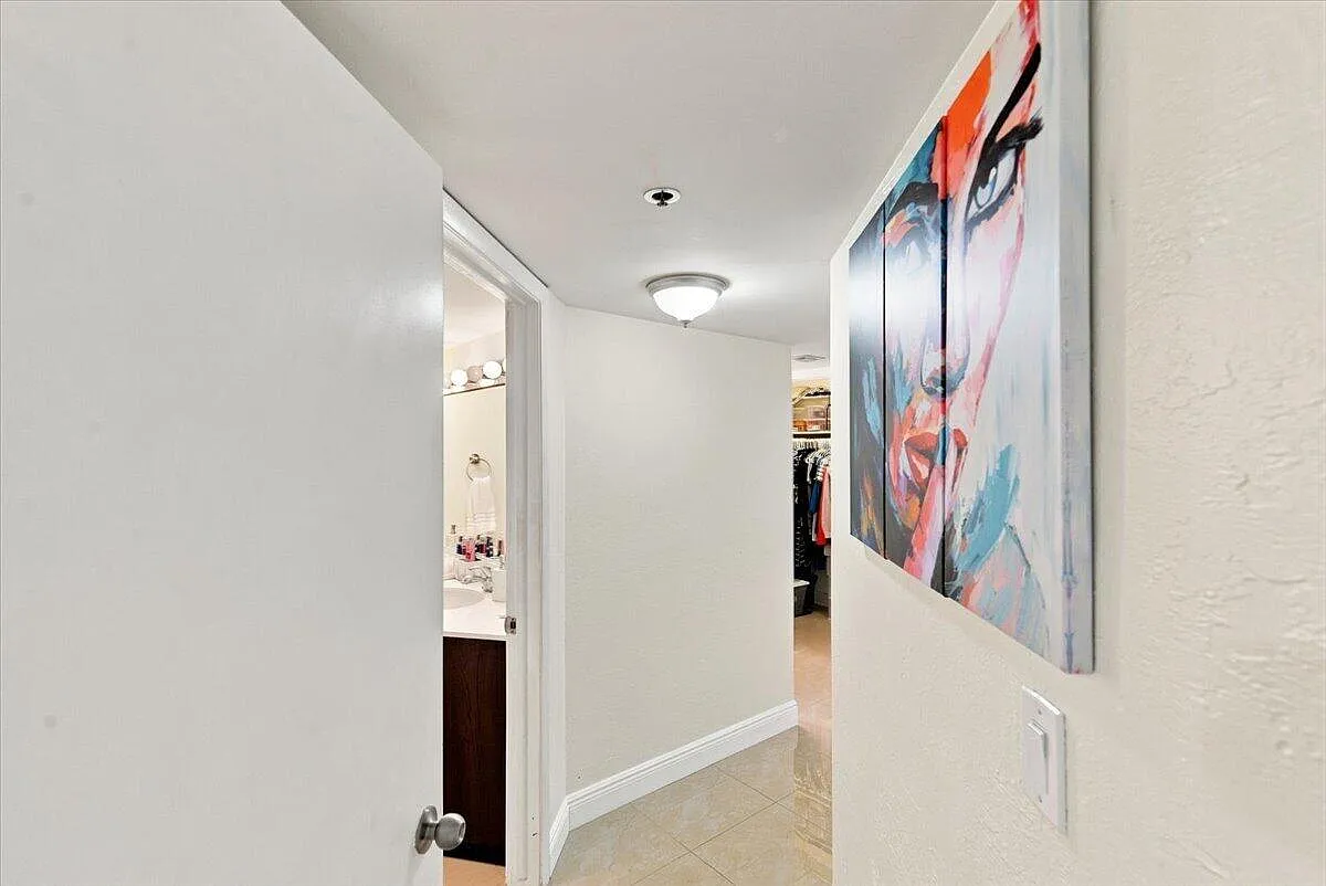 300 Three Islands Blvd — Photo 2